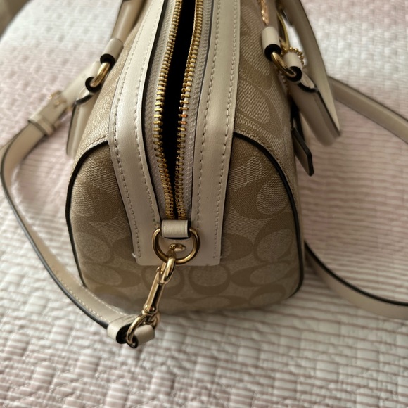 Coach bag perfect size in excellent condition - Picture 2 of 7